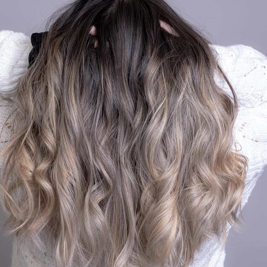 Ondas en tono ceniza plateado